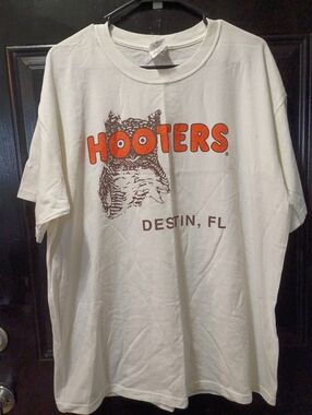 Men's "Hooters" White Destin FL T-shirt size XL